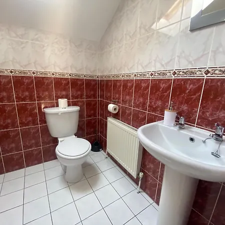 Cozy 2 Bedroom Townhome *